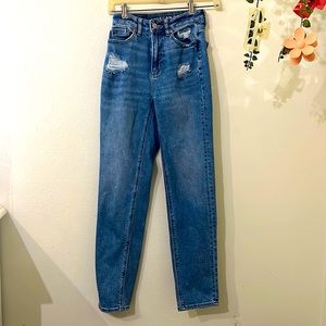 American Eagle Lightly Distressed Jeans Size 000